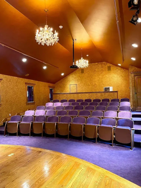 Mansion w 10 Bedrooms Pool and Theater