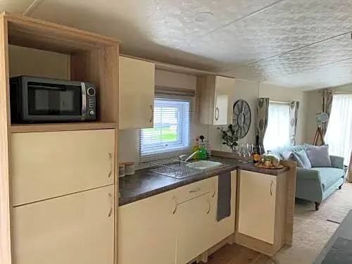 Rose Lodge - Hot Tub Getaway - Percy Woods - Pet Friendly