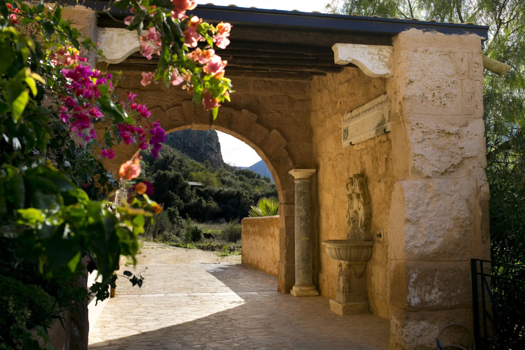 Cala DellArena