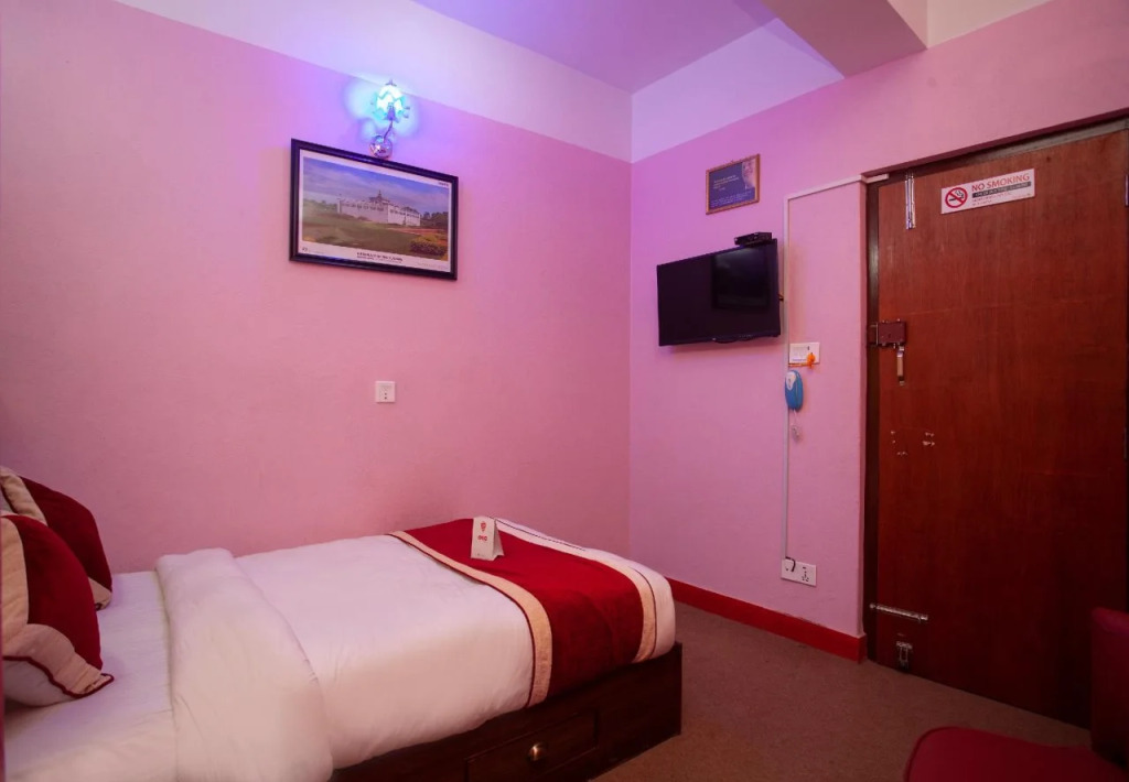 OYO 195 Global Hotel and Restaurant