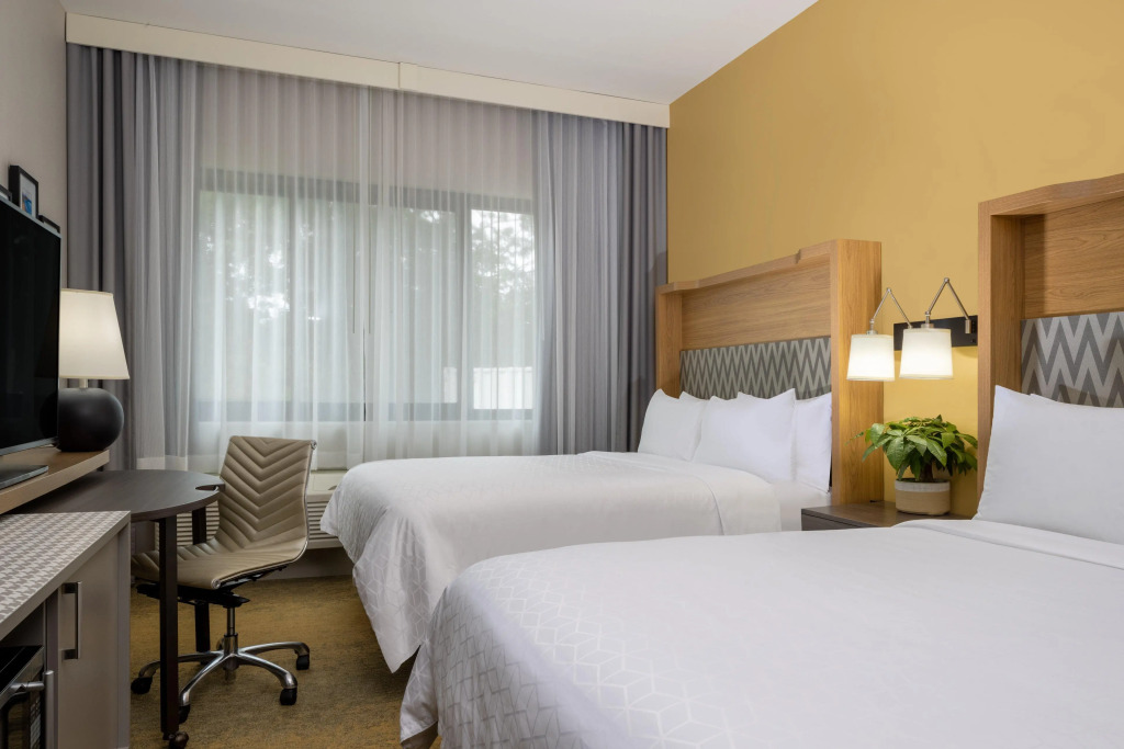 Holiday Inn - Long Island - ISLIP Arpt East by IHG