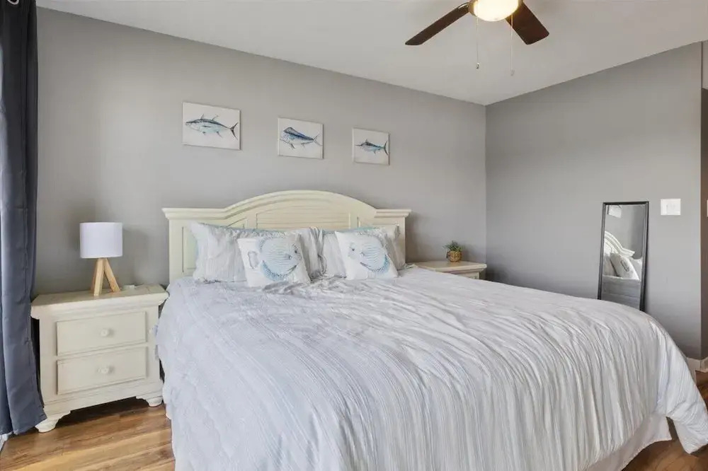 Spacious Pet-friendly Lakeview Condo w/ Boat Slip & Pools