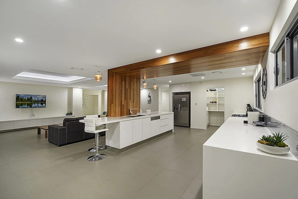 Just in Paradise Waterfront 5 Bedroom Deluxe House Central Broadbeach