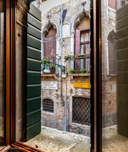Gondola Bianca Veniceiloveyou Apartments