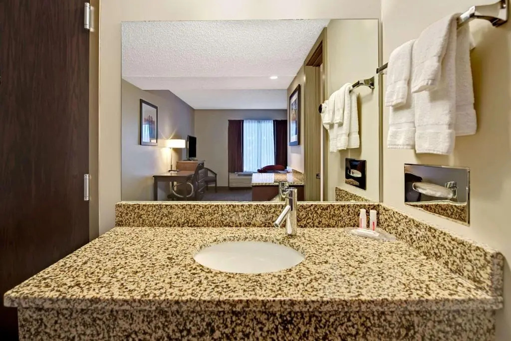 Quality Inn & Suites Columbus
