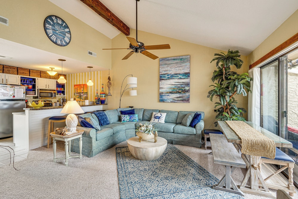 180 Main Channel View! Poolside Apt in Osage Beach