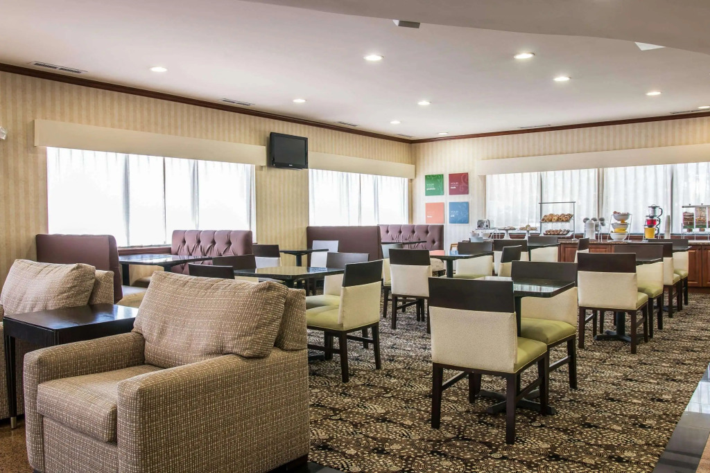 Comfort Suites Canton - Detroit