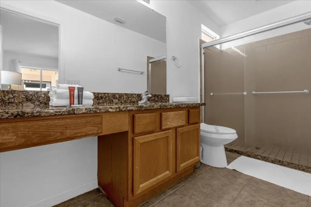 3 Bedrooms 2 Bathrooms Lake Berkley 1076 Lb