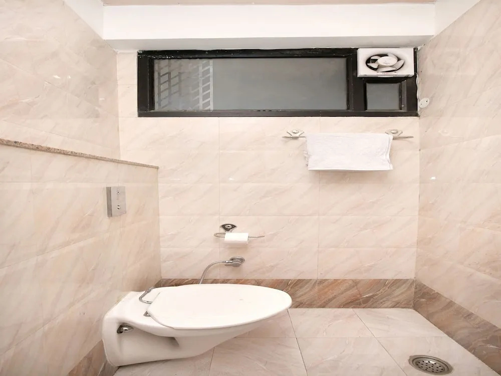 OYO 15030 Hotel ESS PEE Grand
