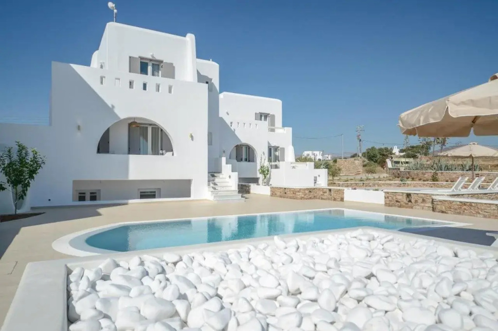 Plaka Collection