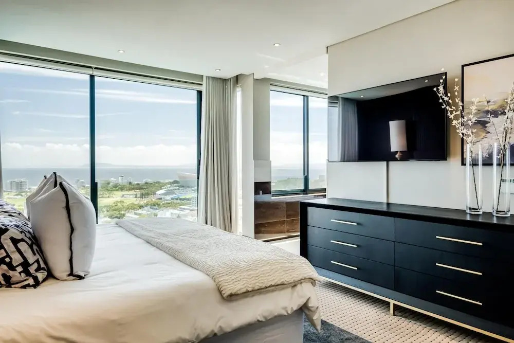 Top Urban Escape w Pool and Ocean View Villa Alexa