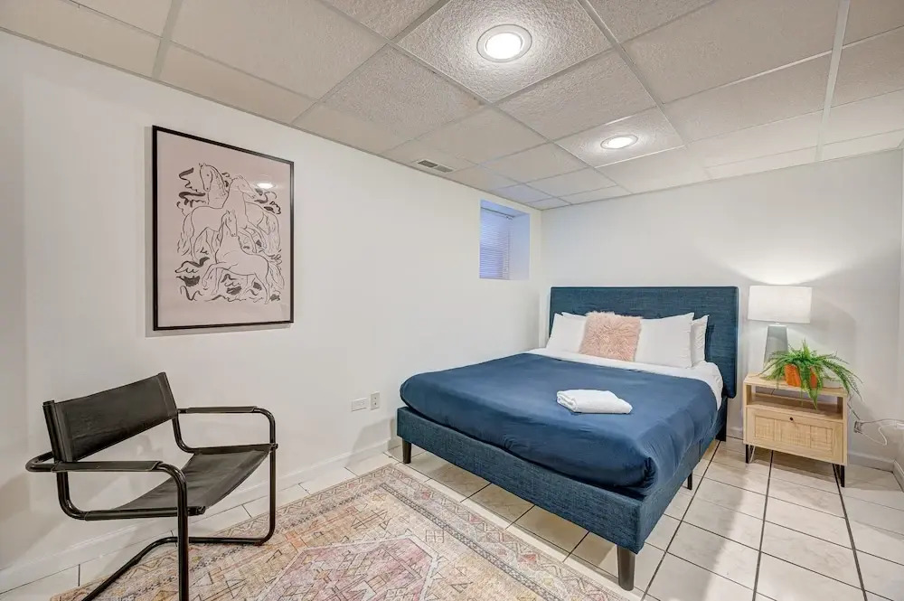 Centrally Located Swedish Design Andersonville 2bd by AllSet Turnover