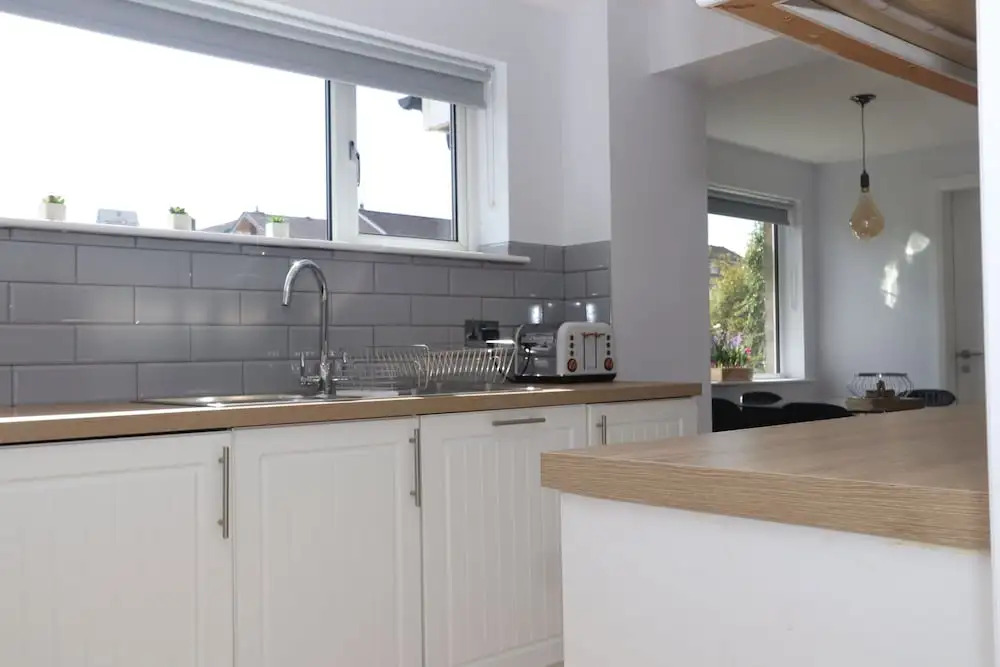 Dunfermline - Luxury 3 bedroom 2 bathroom detached house with garden