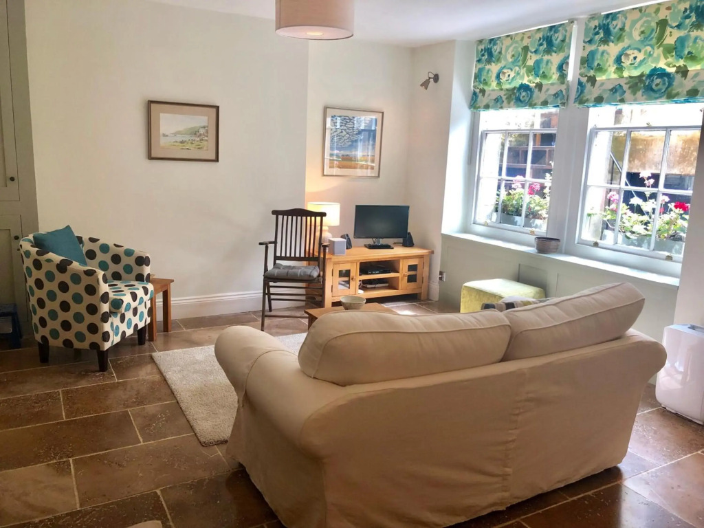 Garrard's Retreat - 1 Bedroom with marble floors & patio