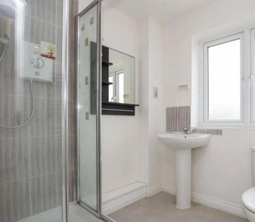 Colchester Retreat 4BR 2bath Ample Street Parking
