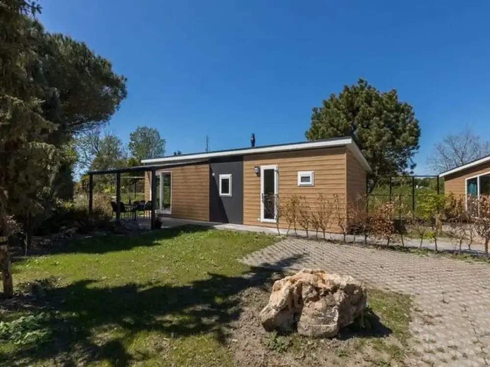 Cozy Chalet in Vrouwenpolder With Garden