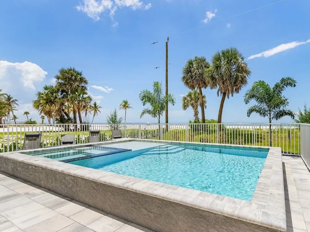 5350 Chasing Sunshine: 5bd/4.5ba Pool Home! 5 Bedroom Home