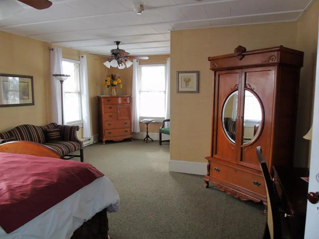 The Charleston Inn Hendersonville NC
