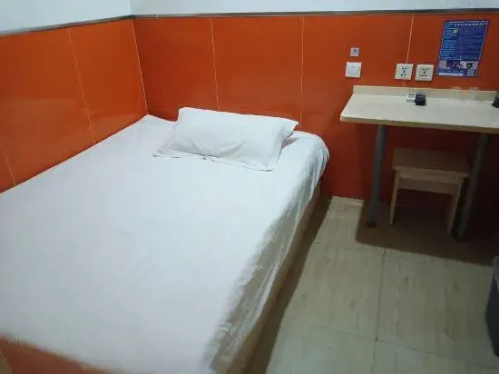 Ruixue Hostel (Shanghai Zhujing Zijin Plaza)