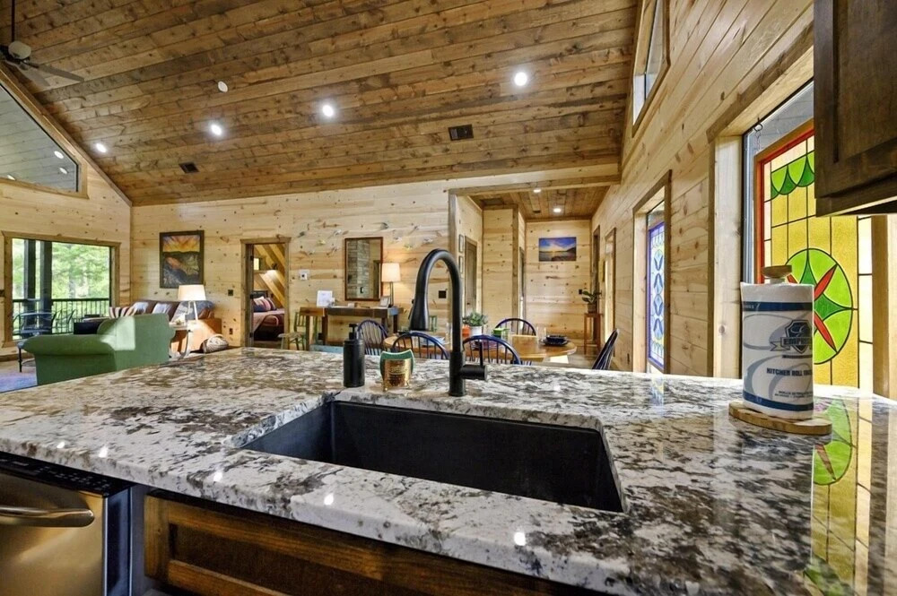 Always Sunny 2 Bedroom Cabin by Redawning