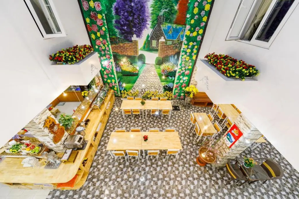 Golden Bee Hotel