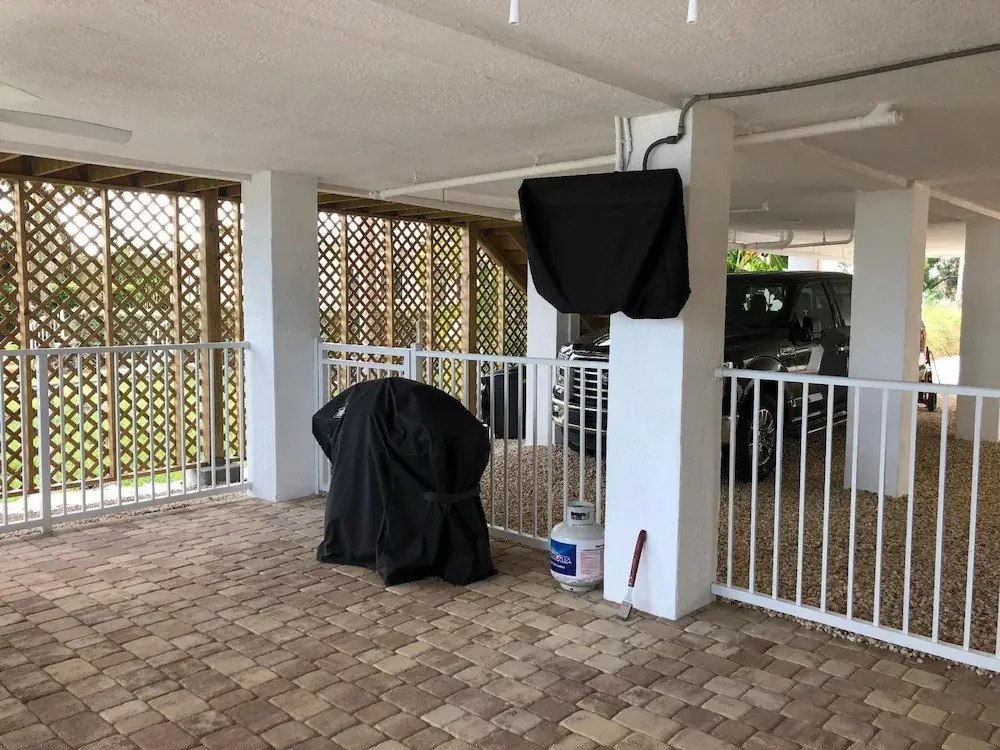 3 Beautiful 4 Bed 3 Bath Pool Home w Free Dock