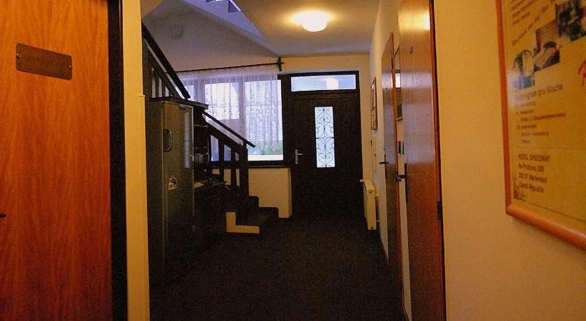 Hotel Speedway