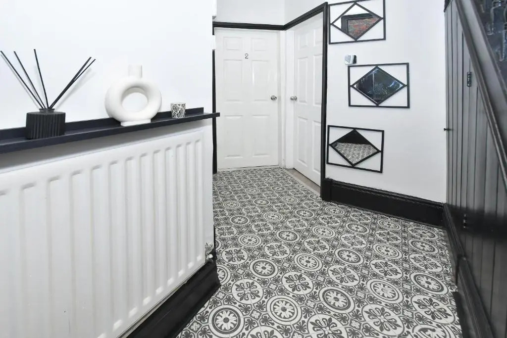 Beautiful 3-bed House by Ministays Stoke-on-trent