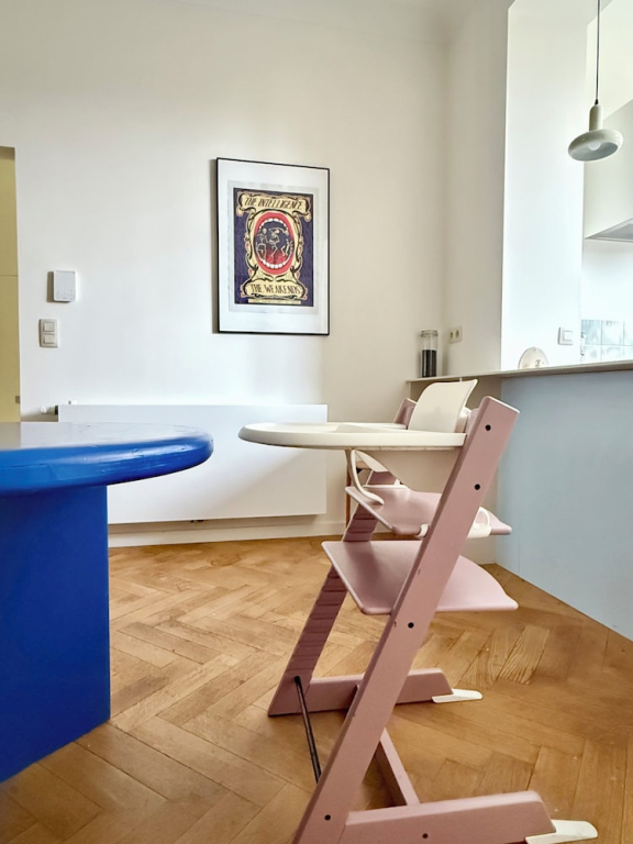 2 bedrooms - baby crib & furnished