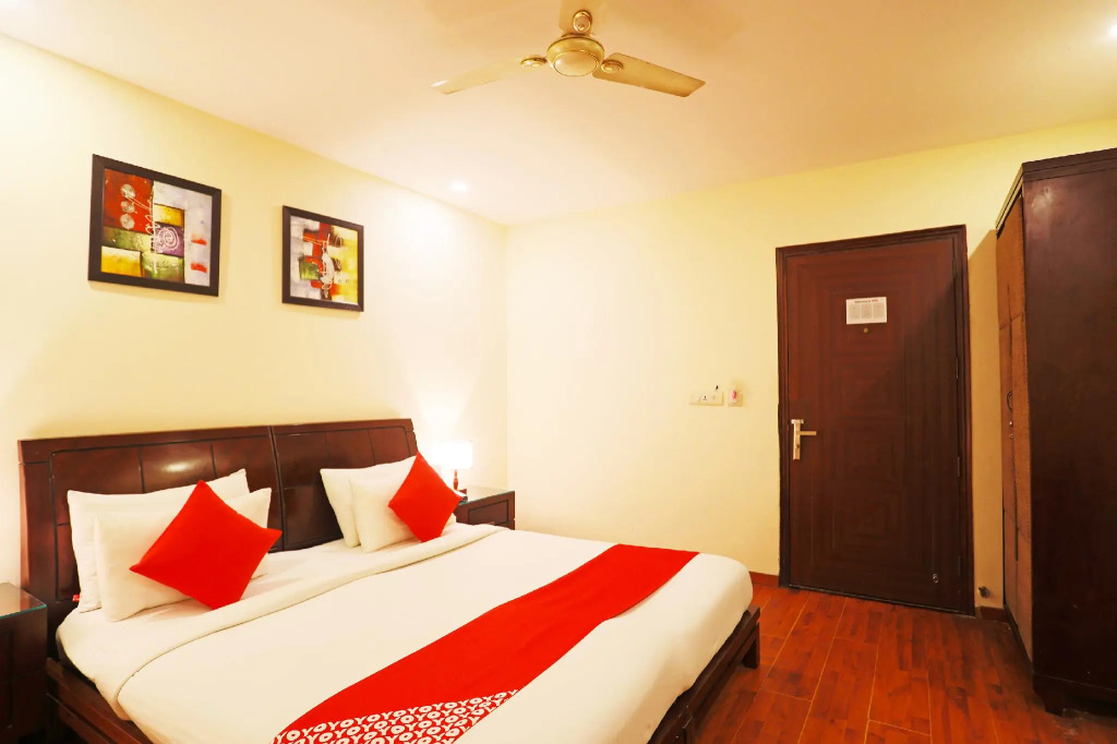 OYO 27927 Hotel Picasso