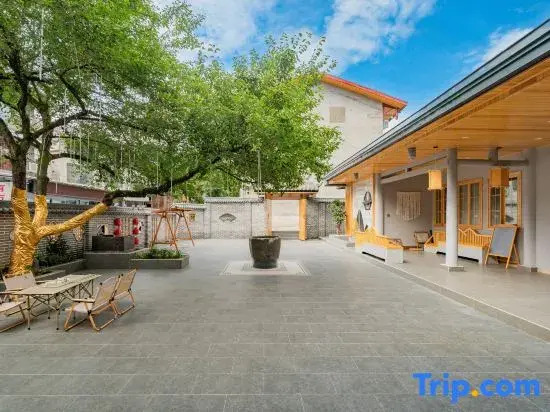 Mount Emei Jiuyue Homestay (Emeishan Scenic Area Zero Kilometer Branch)