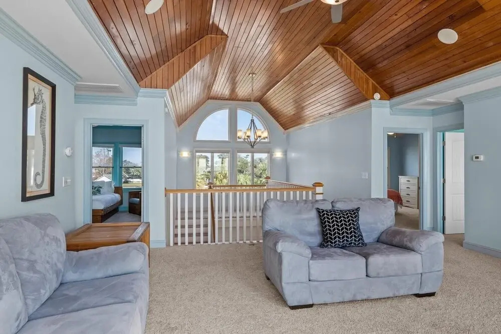 The Island House 5 Bedroom Home by RedAwning
