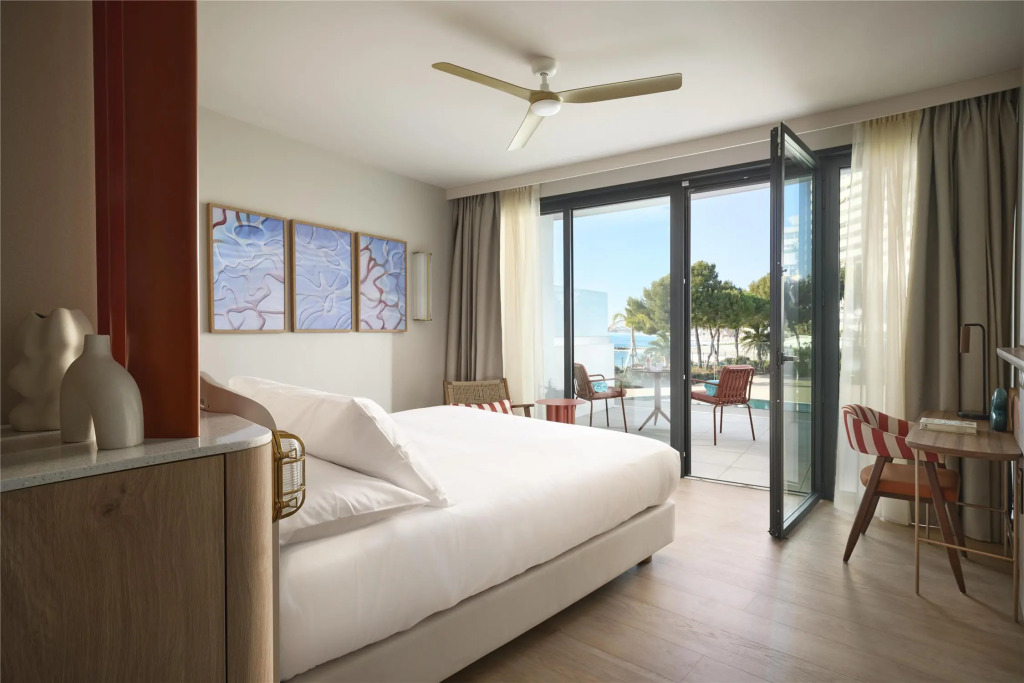 Marina Bay Riviera Hotel, Curio Collection by Hilton