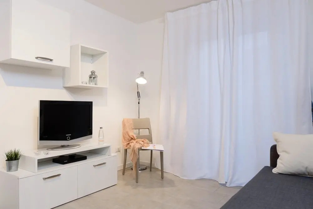 Marinas White Apartment