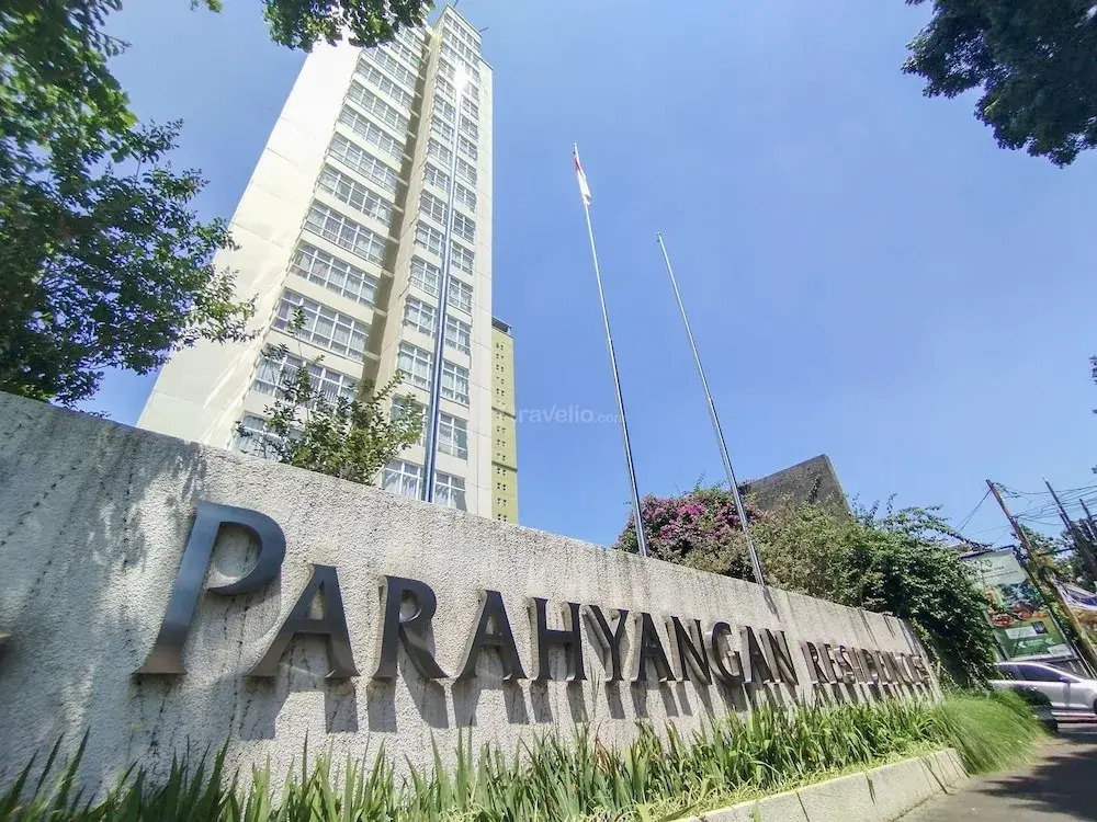 Deluxe 2BR at Parahyangan Residence By Travelio