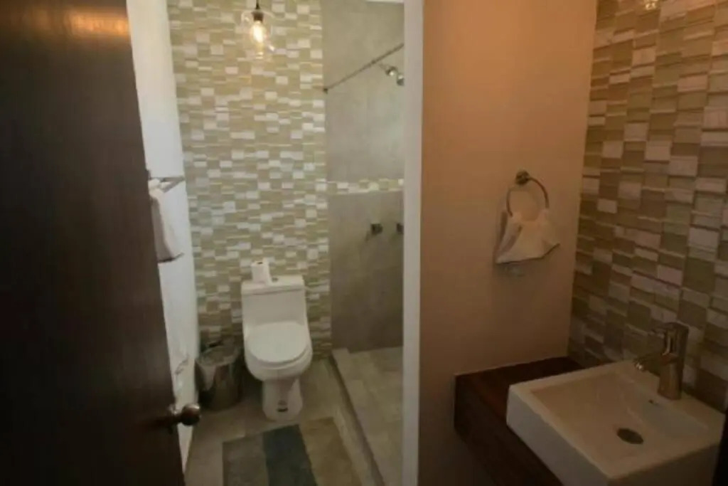 Lovely 3BR condo with Pool FREE Parking