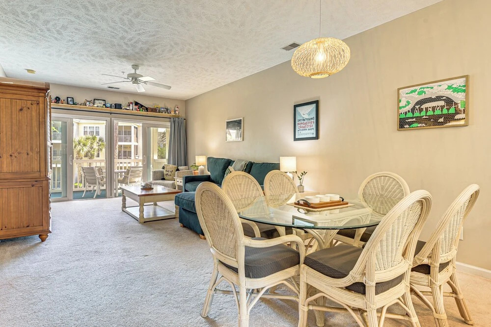 Sunny Coastal Condo ~ 1 Mi to N Myrtle Beach!