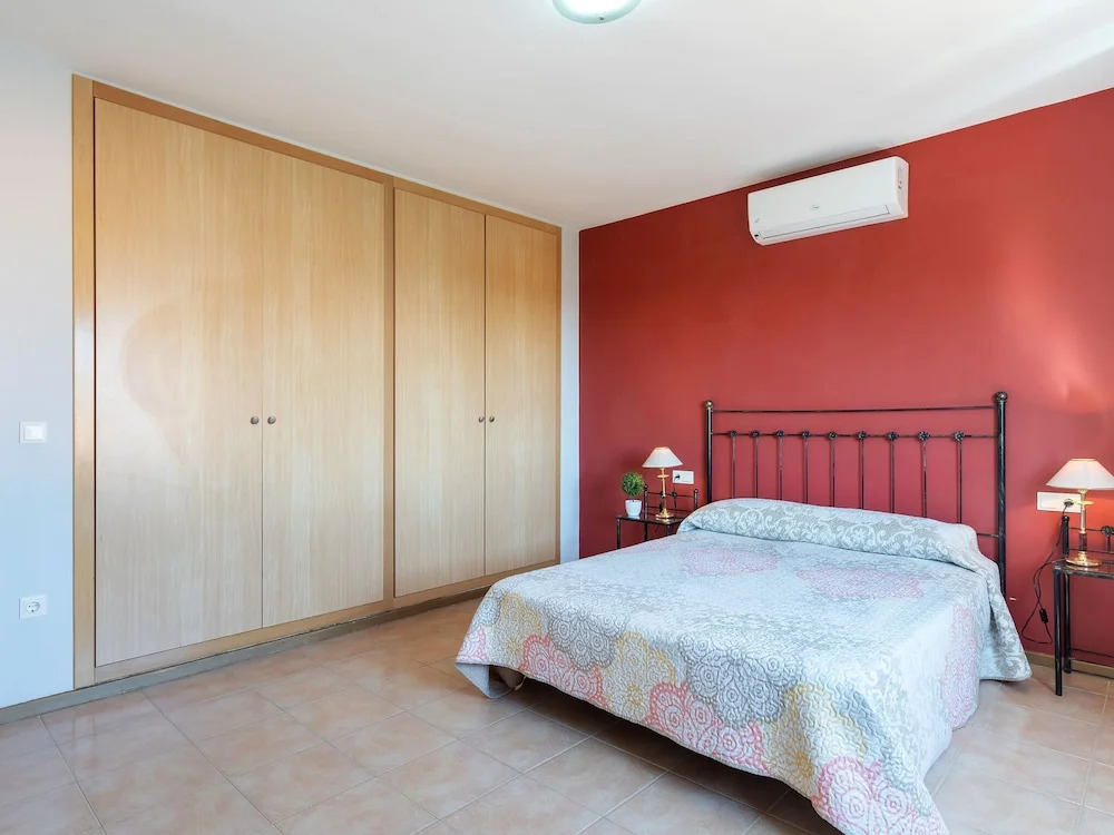Fancy Holiday Home by the Sea in Calpe With Pool