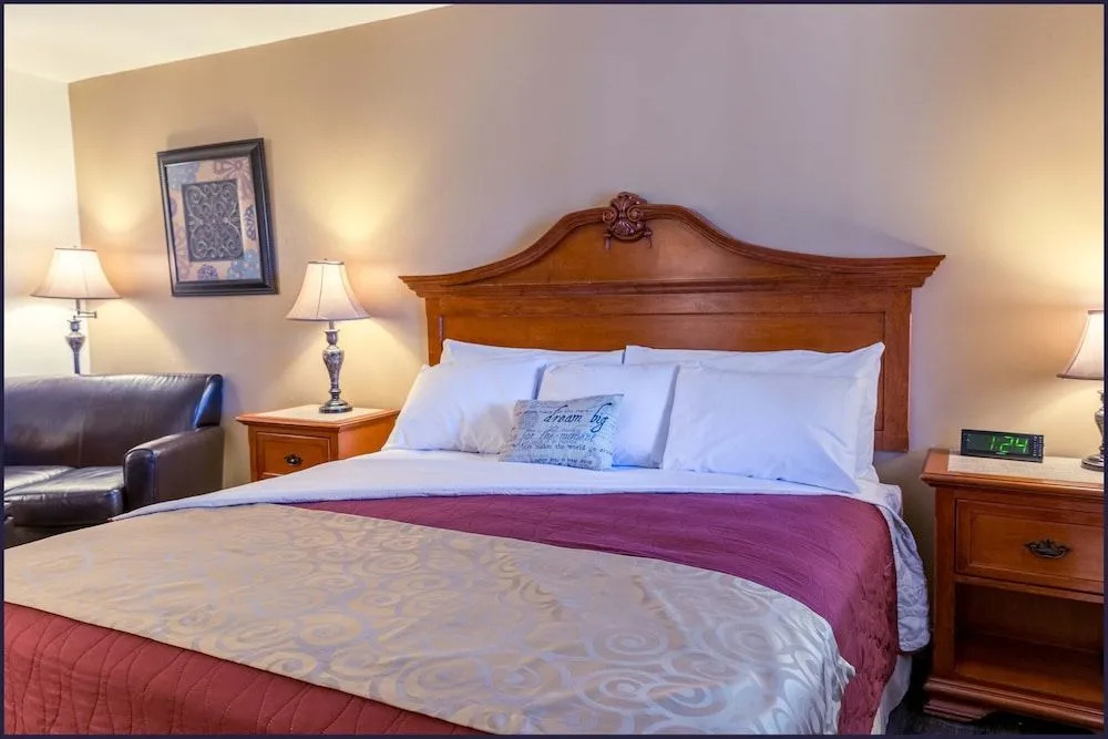 Shady Acre Inn and Suites