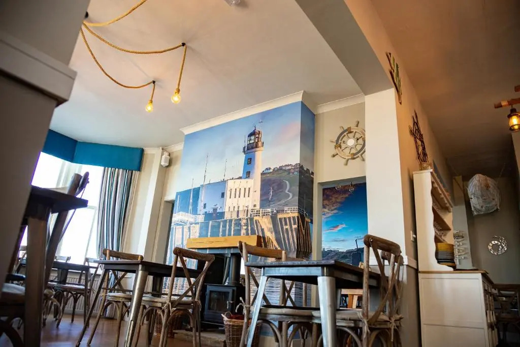 Delmont Hotel & View Restaurant