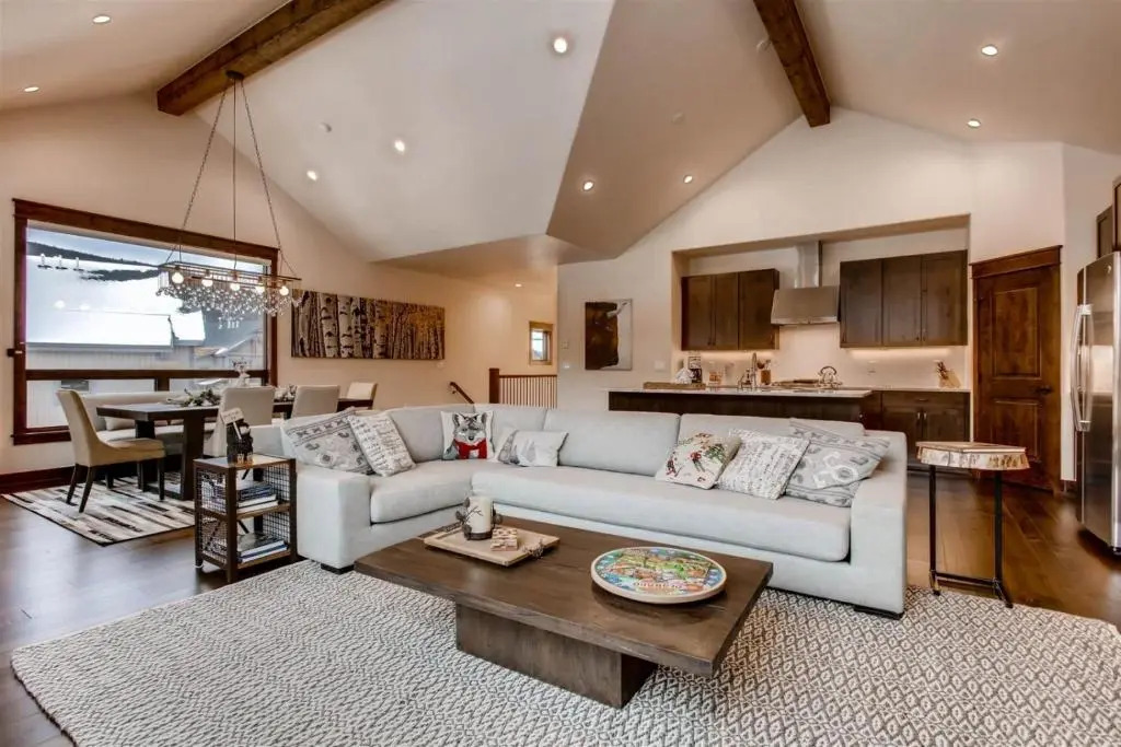 Spacious 3 Bedroom Townhome In River Run Village Within Walking Distance To Gondola And Restaurants
