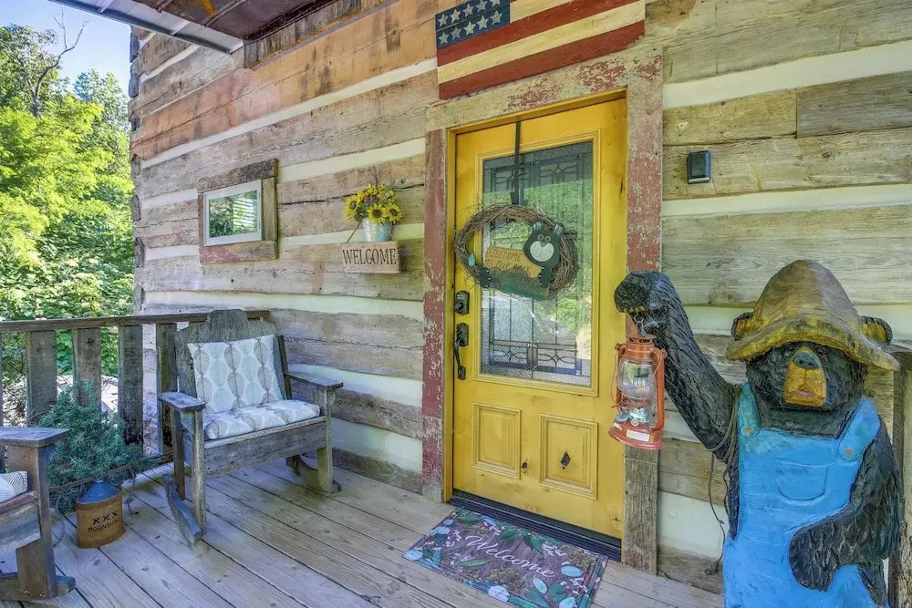 Hot Tub + Pool Table: 3-story Gatlinburg Cabin!