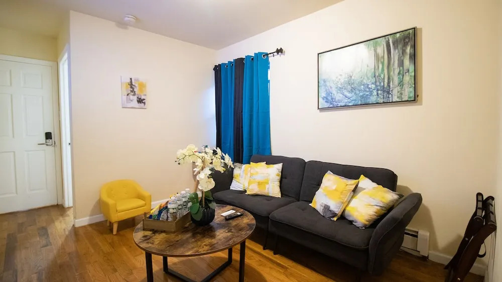 Deluxe single bed 1st FL in Elmhurst NY