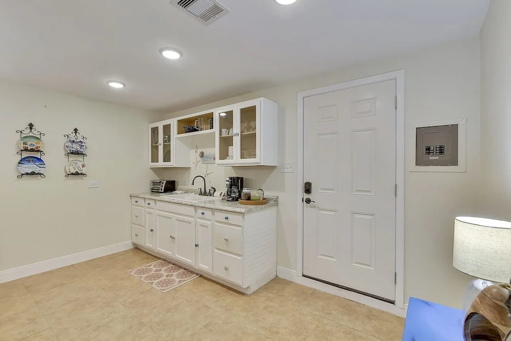 Barefeet 1 Bedroom Home