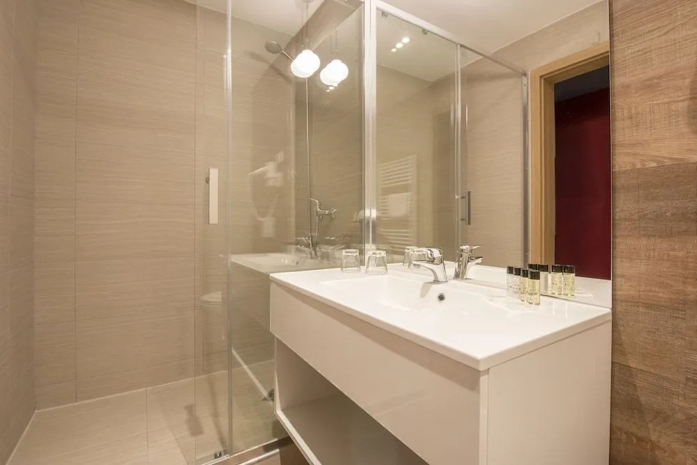 Onyx Luxury Sarvar