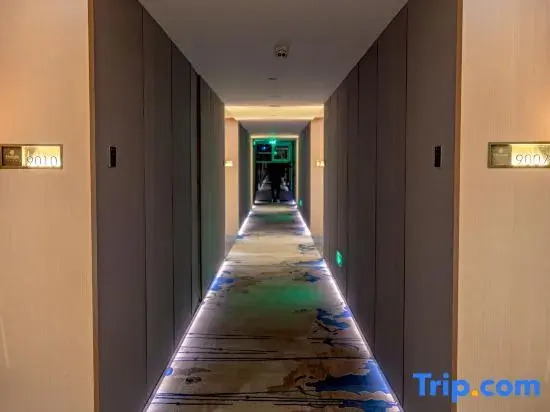 Xupu Peninsula International Hotel
