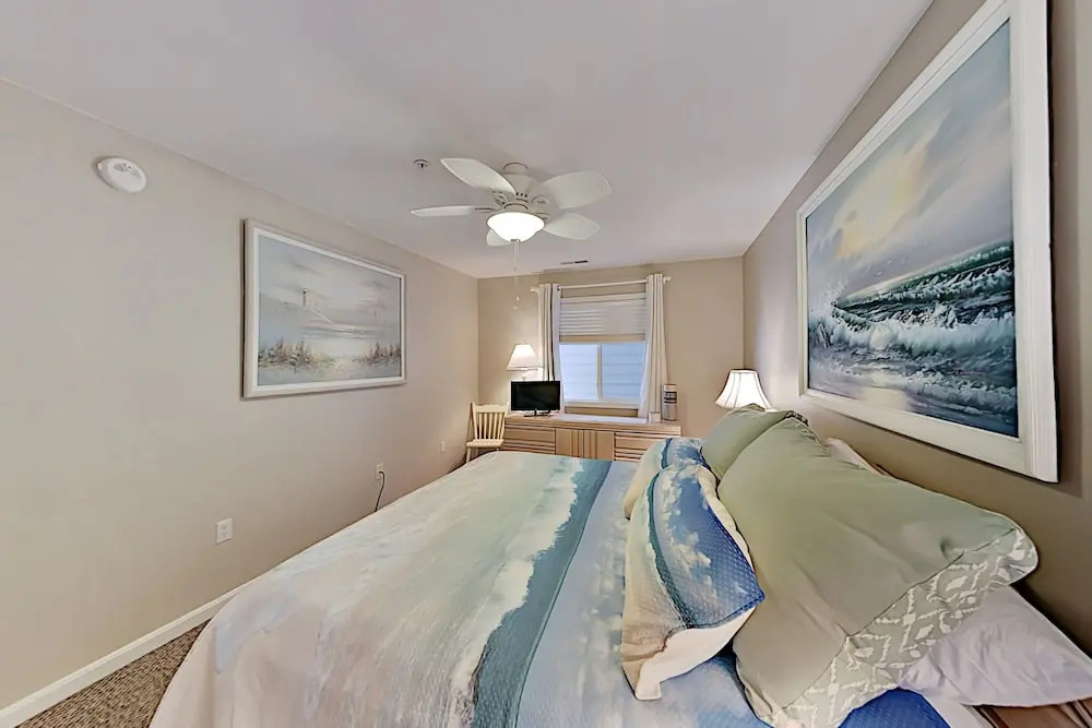 Bayfront W/ Private Balcony & Sweeping Views 2 Bedroom Condo