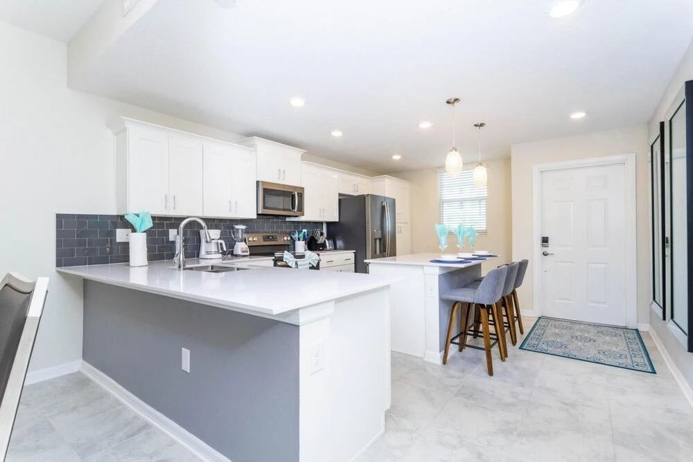 Stunning 2 Bd Apto Close to Disney Storey Lake Resort 105