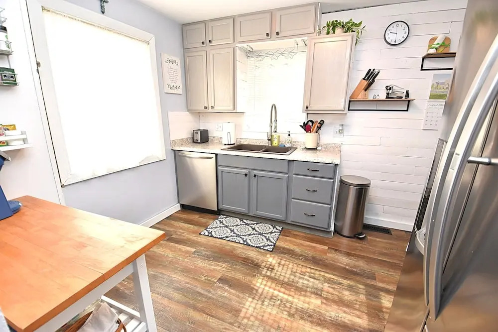 Extra Entertainment Space Just 7 Blocks to ND Campus 54211