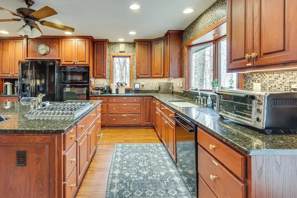 Grand Wintergreen Resort Home w/ Hot Tub!
